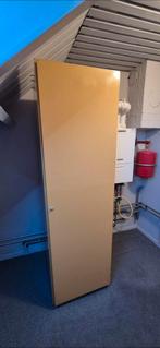 GRATIS Kledingkast, Huis en Inrichting, Ophalen, Overige materialen, Gebruikt, Met hangruimte