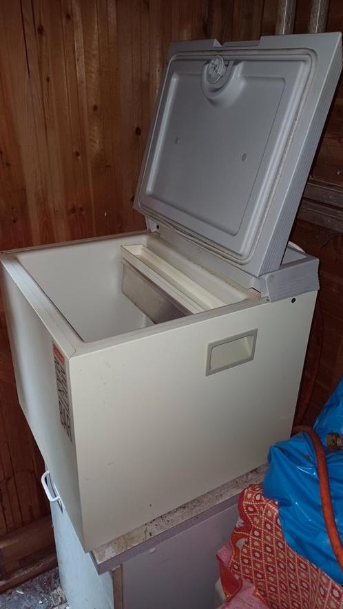 Garage en tuinmaterialen verkoop, Huis en Inrichting, Tafels | Bijzettafels, Gebruikt, Rechthoekig, 60 cm of meer, 75 cm of meer