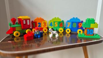 Duplo set. Leren tellen trein beschikbaar voor biedingen