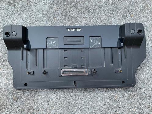 Toshiba Docking Station PA3314E-1PRP, Computers en Software, Dockingstations, Zo goed als nieuw, Docking station, Laptop, Ophalen of Verzenden