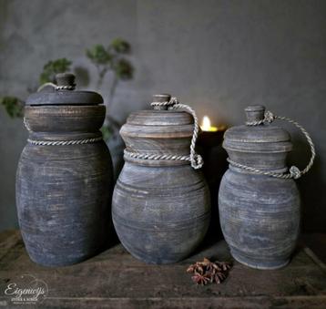 Houten Potten met Deksel beschikbaar voor biedingen