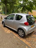 Toyota Aygo 1.0 12V Vvt-i 3DRS MMT 2006 Grijs, Auto's, Voorwielaandrijving, 4 stoelen, 68 pk, Origineel Nederlands