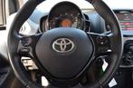 Toyota Aygo 1.0 VVT-i x-play|AUTOMAAT|CAMERA|CARPLAY|DEALER, Gebruikt, Euro 6, 4 stoelen, Wit