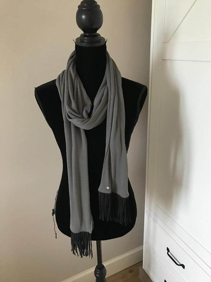 Sjaal grijs Rozes of Avalon, Kleding | Dames, Mutsen, Sjaals en Handschoenen, Zo goed als nieuw, Sjaal, Ophalen