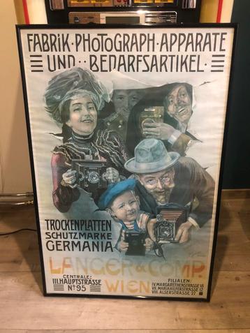 Poster camera beschikbaar voor biedingen