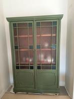 Groene vitrinekast van massief acaciahout en glas, Huis en Inrichting, Kasten | Vitrinekasten, Ophalen, Zo goed als nieuw, 25 tot 50 cm