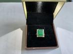 Gouden ring met smaragd en diamanten, Nieuw, Ophalen of Verzenden, Dame, Goud