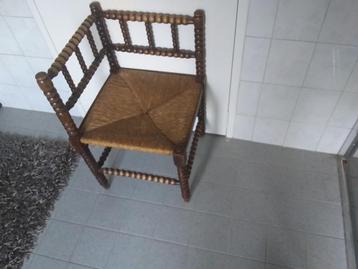 antiek rieten stoeltje beschikbaar voor biedingen