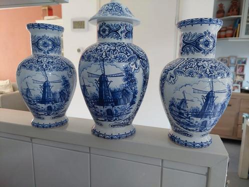 ASet van 3 Delfts Blauw stijl vazen – 29 cm hoog, Antiek en Kunst, Antiek | Vazen, Ophalen