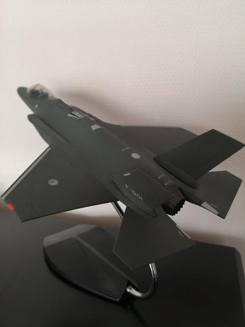 F35, de Joint Strike Fighter, groot model op draaibare voet, Hobby en Vrije tijd, Modelbouw | Vliegtuigen en Helikopters, Zo goed als nieuw