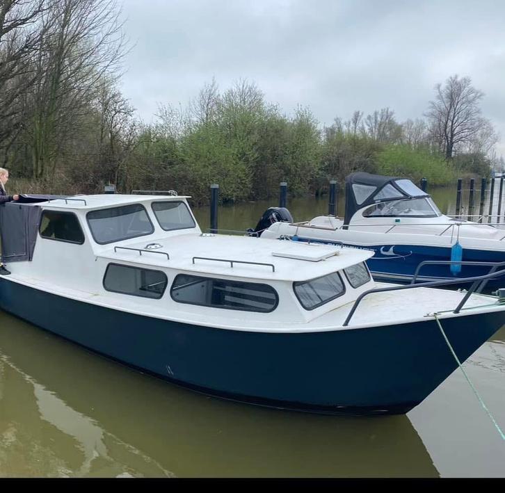 Nette boot, Watersport en Boten, Motorboten en Motorjachten, Zo goed als nieuw, Polyester, 6 tot 9 meter, Diesel, Ophalen