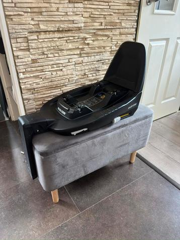 Maxi Cosi Family Fix2  ( Isofix) beschikbaar voor biedingen