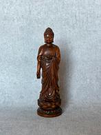 Staande Boeddha op dubbele lotus China buxushout, Antiek en Kunst, Ophalen of Verzenden