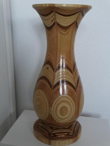 Handgemaakte houten vaas van verschillende houtsoorten beschikbaar voor biedingen