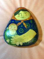 Moeder en kind handgeschilderd op steen ~10,5x~9cm Rusland, Ophalen of Verzenden