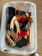Grote bak met zeer degelijke houten treinbaan, Ophalen, Zo goed als nieuw