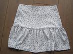 C&A. Wit met bloemenpatroon.Mt L Lengte 45 cm. Taille 80 cm, Kleding | Dames, Rokken, Wit, Maat 42/44 (L), Ophalen of Verzenden