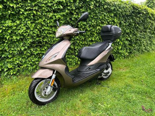 Piaggio Fly - Goudkleur, Slechts 463 km Zo goed als nieuw, Fietsen en Brommers, Brommers | Overige merken, Zo goed als nieuw, Maximaal 25 km/u