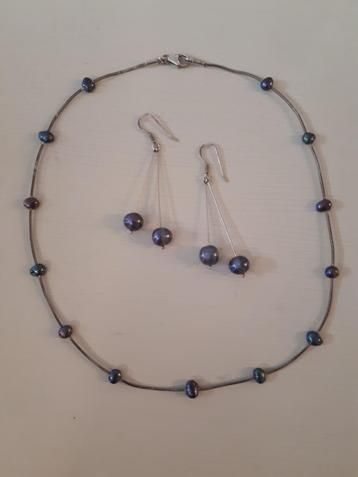 Ketting + oorbellen van zilver met zoetwaterparels beschikbaar voor biedingen