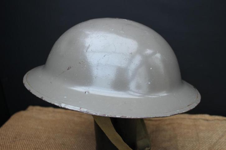 WW2 US Brodie doorgebruikt., Verzamelen, Militaria | Tweede Wereldoorlog, Landmacht, Helm of Baret, Nederland, Ophalen of Verzenden