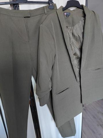 Dames kostuum xl donker leger groen colbert en pantalon   beschikbaar voor biedingen