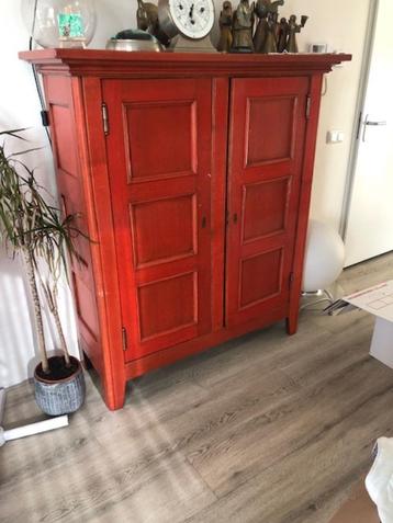 Servieskast beschikbaar voor biedingen