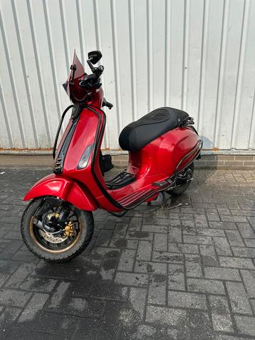 Vespa sprint 4t2v 50cc. Custom kleur lamborghini beschikbaar voor biedingen