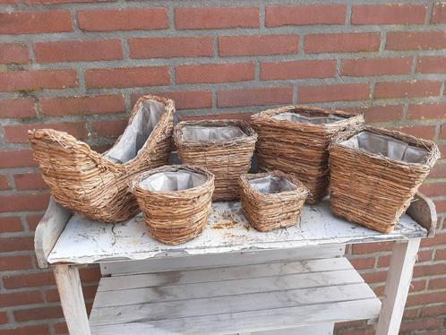 Weinig gebruikte bloempotten van  natuurlijk materiaal, Tuin en Terras, Bloembakken en Plantenbakken, Zo goed als nieuw, Overige materialen