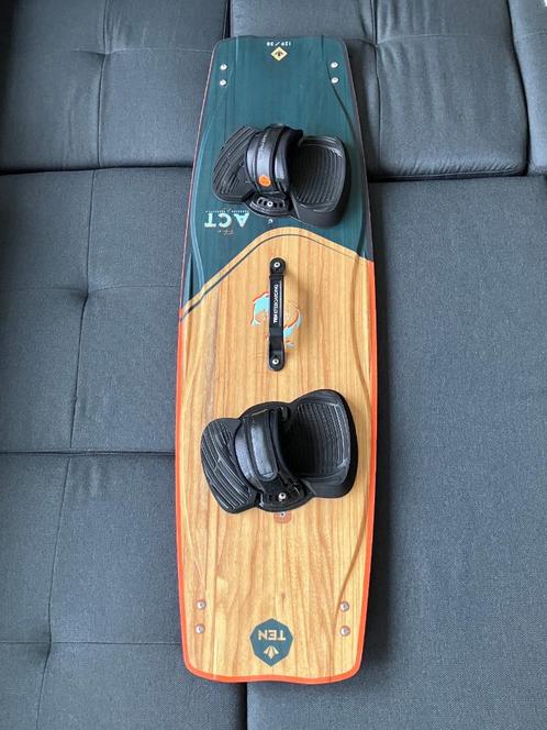 TEN Kiteboard The Act V2 (129x38), Watersport en Boten, Wakeboarden, Zo goed als nieuw, Board, Ophalen