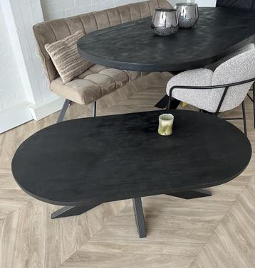 Magazijn Leegverkoop Salontafel Deens ovaal zwart mangohout beschikbaar voor biedingen