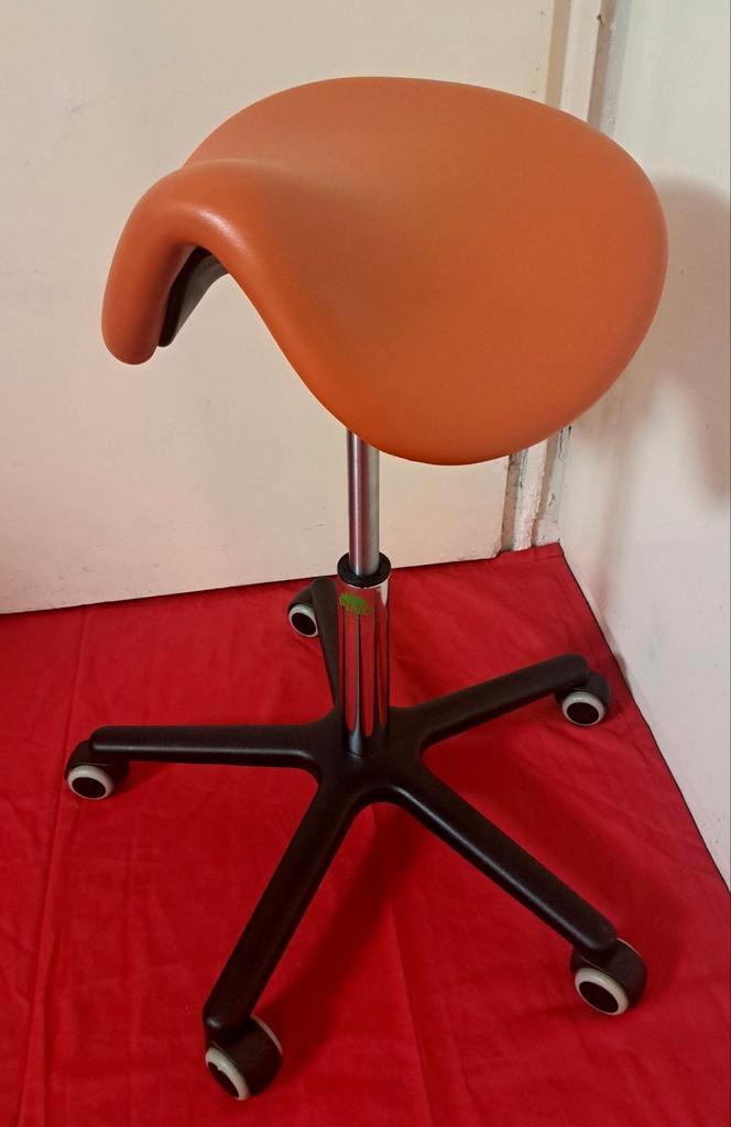 PINO Luxe Zadelstoel Rolkruk
Kwaliteitsproduct gemaakt in, Huis en Inrichting, Krukjes, Zo goed als nieuw, Hout, Ophalen of Verzenden