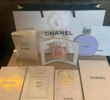 Chanel Coco Mademoiselle cadeau set & camelia boekenlegger beschikbaar voor biedingen