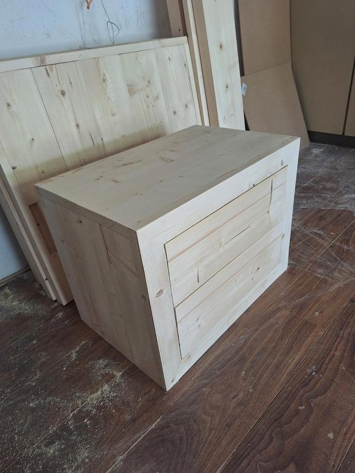 Zwevend badmeubel van terug gedroogd en geschaafd hout, Huis en Inrichting, Kasten | Ladekasten, Nieuw, Minder dan 100 cm, 25 tot 50 cm