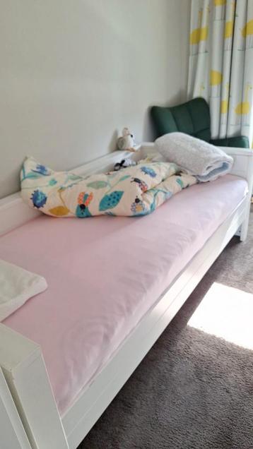 Woood bed 90x200 met niew lattenbodem beschikbaar voor biedingen
