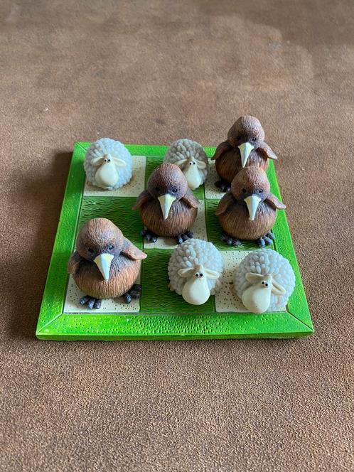 Kiwi en schaap tic tac toe uit Nieuw Zeeland, Verzamelen, Beelden en Beeldjes, Zo goed als nieuw, Overige typen, Ophalen of Verzenden