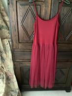Rode jurk onder mouw met tule overrok; oto 40 cm; lengte 110, Kleding | Dames, Jurken, Maat 38/40 (M), Ophalen of Verzenden, Onder de knie