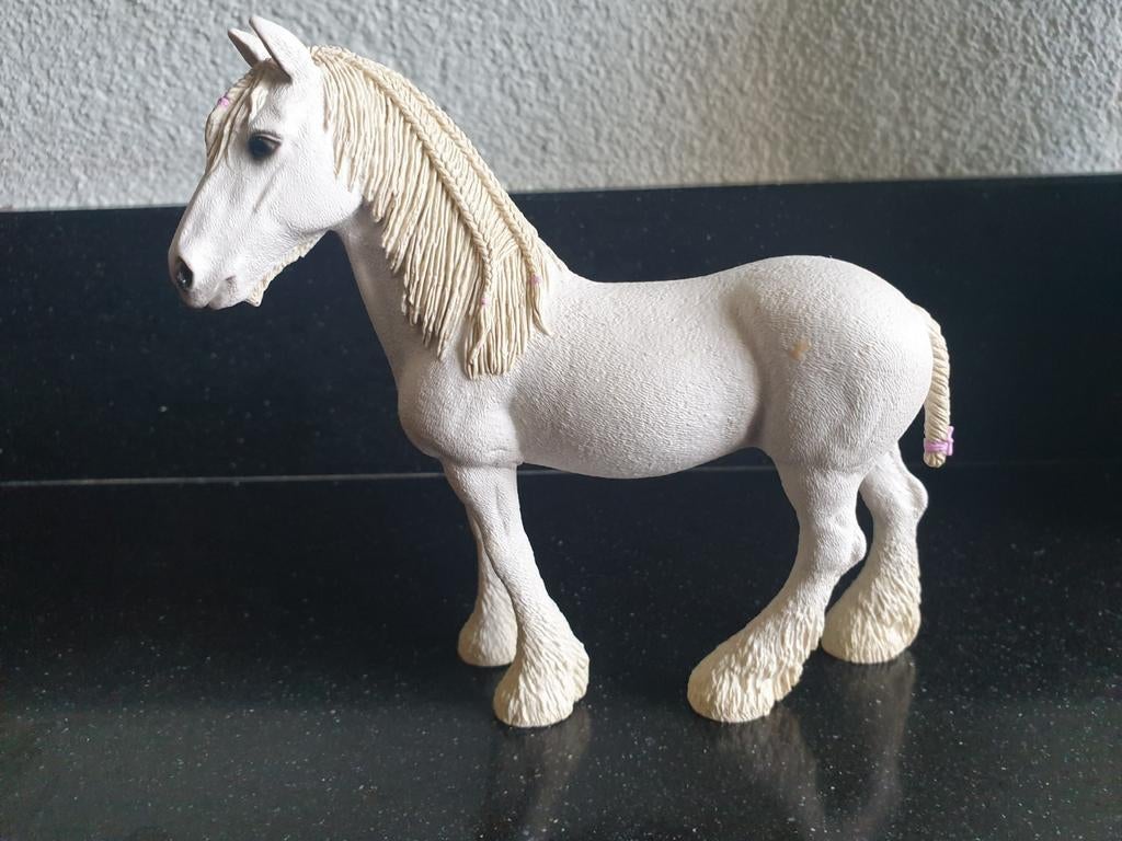 Schleich-13735



Shire merrie 13735, Ophalen of Verzenden, Zo goed als nieuw, Paard, Beeldje of Figuurtje
