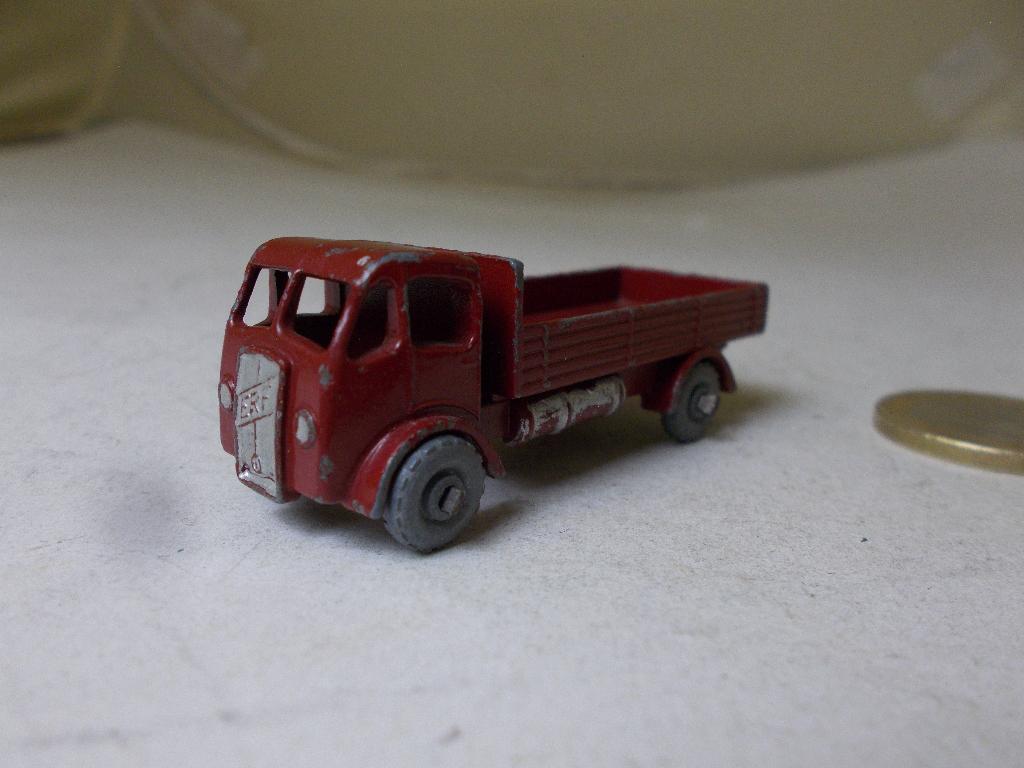MATCHBOX No.20 a STAKE TRUCK E.R.F. - メルカリ MATCHBOX No.20 a