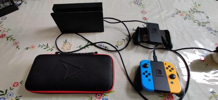 Nintendo Switch 2019 Mod HAC-001(-01), 4x Joy-Con + Games, Spelcomputers en Games, Spelcomputers | Nintendo Switch, Zo goed als nieuw