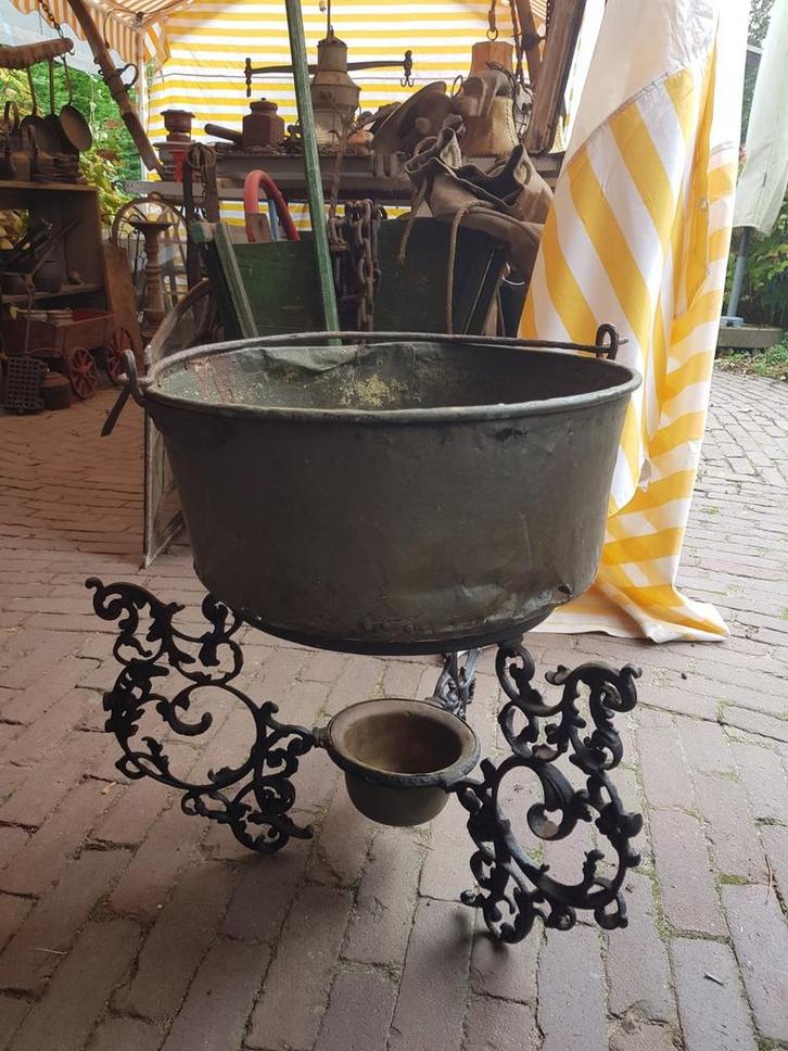 Gietijzer onderstel, Tuin en Terras, Bloembakken en Plantenbakken, Gebruikt, Metaal, Minder dan 30 cm, Rond, Ophalen of Verzenden