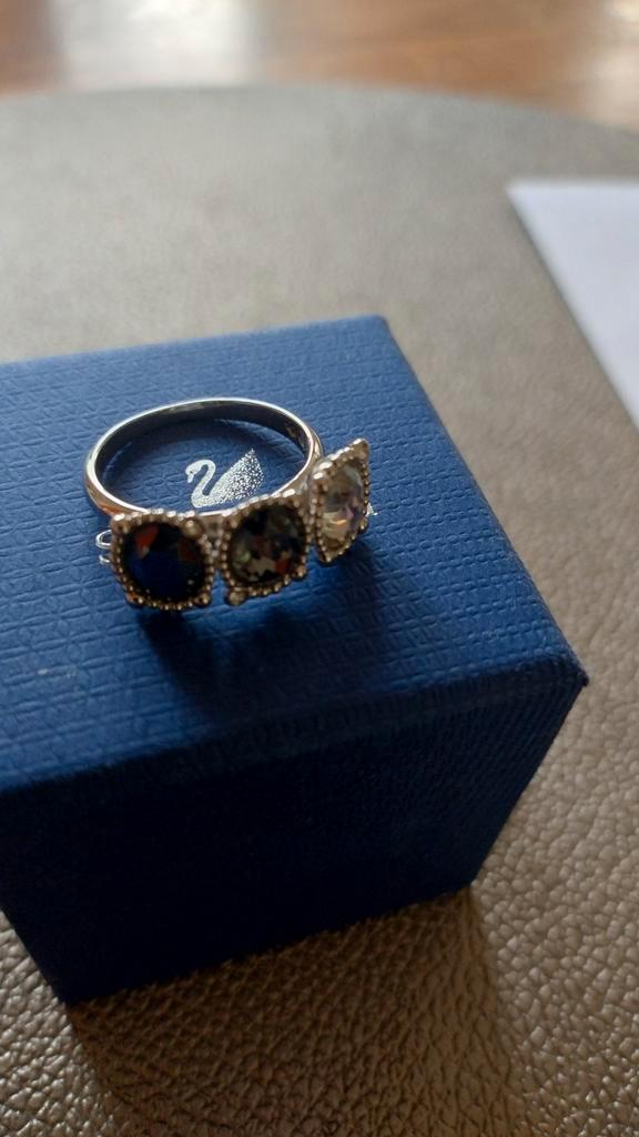 Swarovski ring 19 dm Nieuw!, Sieraden, Tassen en Uiterlijk, Ringen, Nieuw, Dame, Zilver, Zilver, Ophalen of Verzenden