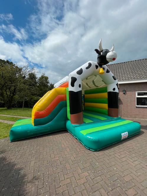 Springkussen Koe Huren / Met op- en afbouwservice, Hobby en Vrije tijd, Feestartikelen | Verhuur, Zo goed als nieuw, Verjaardag