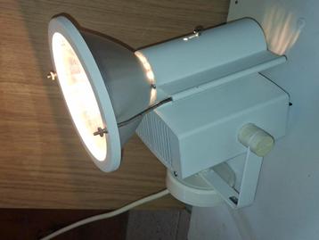veel licht gevende ophangbare spot lamp professioneel licht  beschikbaar voor biedingen