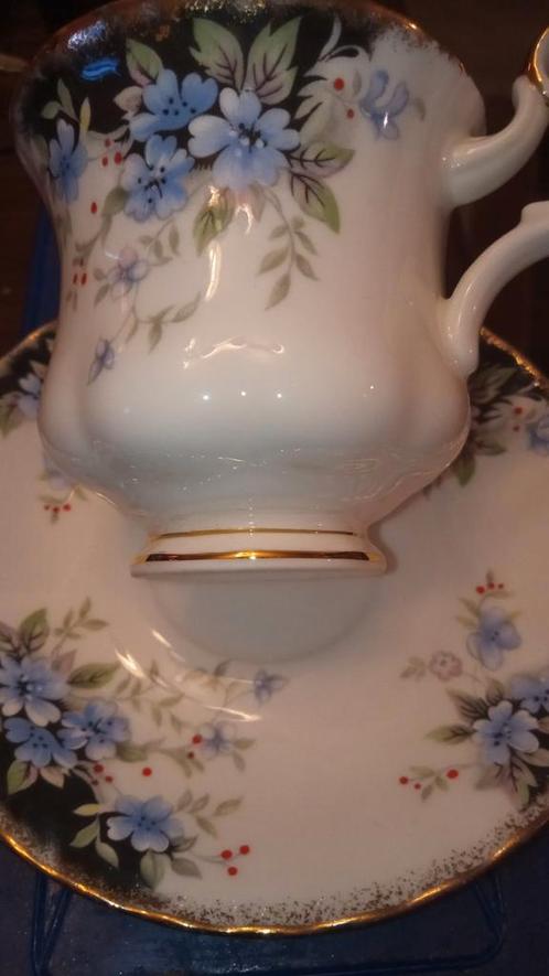 Royal Albert Windsor Kop en Schotel - 1983, Antiek en Kunst, Antiek | Servies los, Ophalen of Verzenden