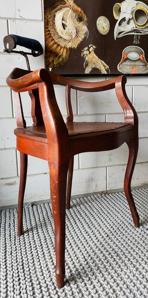 Antieke/vintage houten kappersstoel, barbershop, Antiek en Kunst, Antiek | Meubels | Stoelen en Banken, Ophalen