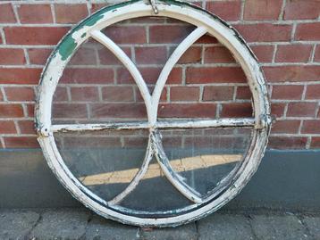 Een mooi te openen rond 75 cm gietijzeren stalraam.  beschikbaar voor biedingen