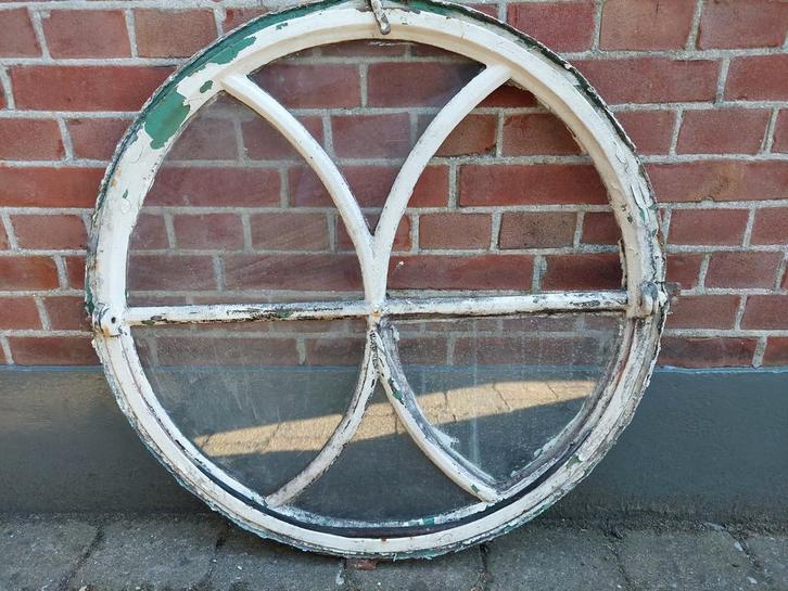 Een mooi te openen rond 75 cm gietijzeren stalraam., Doe-het-zelf en Verbouw, Glas en Ramen, Gebruikt, Minder dan 80 cm, Minder dan 80 cm