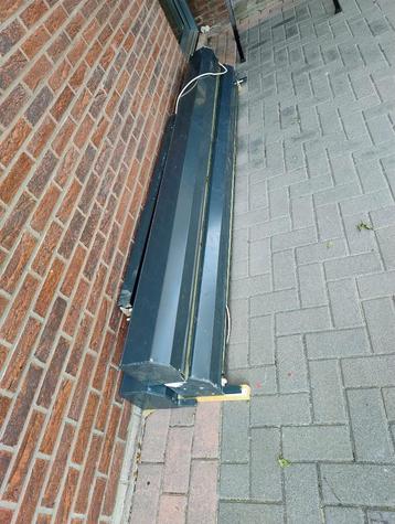  2 stuks Elektrische Rolluiken 236 br x 136 h cm beschikbaar voor biedingen
