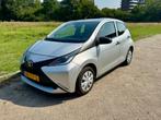 Zuinig en goedkoop Toyota Aygo 1.0 Vvt-i 69pk 5D 2017 Grijs, Auto's, Toyota, Voorwielaandrijving, Stof, Parkeersensor, 4 stoelen