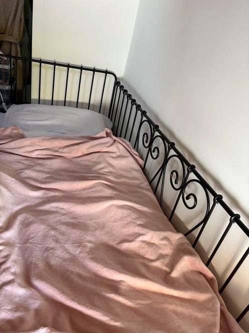 Ikea Meldal and ikea materass Vålevag, Huis en Inrichting, Slaapkamer | Bedden, Zo goed als nieuw, Eenpersoons, 90 cm, 200 cm